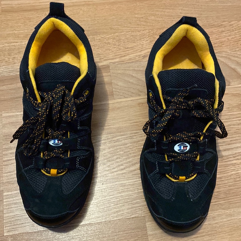Gravity Defyer by AIW; size 12 ( black & orange)